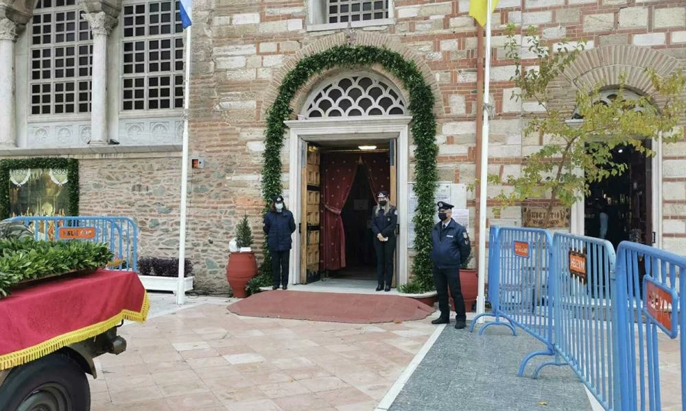 Θεσσαλονίκη: Ιερέας ξεσπά για την έντονη αστυνομική παρουσία